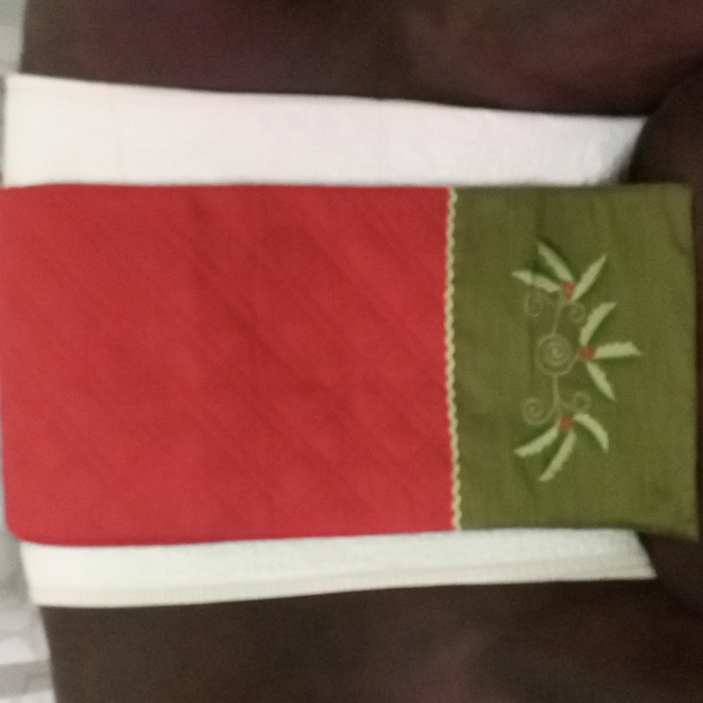 Bella Lux Holiday Collection Red and Green Embroidered Holly Table Runner